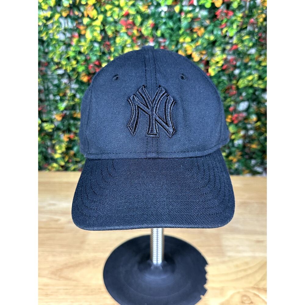 New York Yankees MLB Genuine Merchandise New Era 39 7 1/2‎ Hat Cap Triple Black